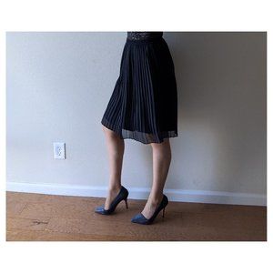 Banana Republic Black Pleated Skirt - S
